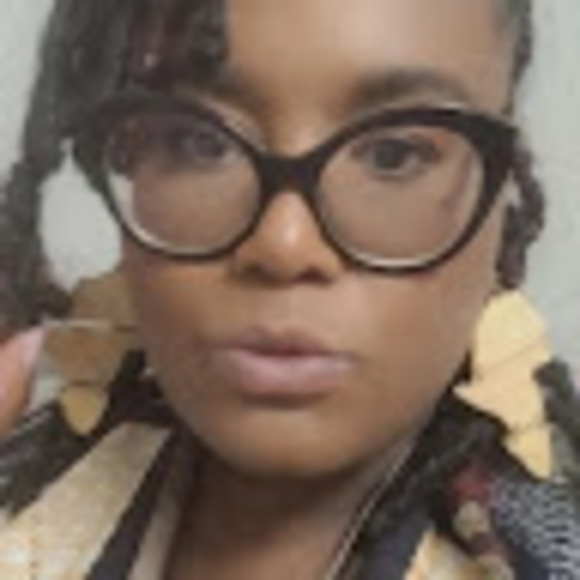 Meet your Posher, Clarissa - Picture 1 of 1